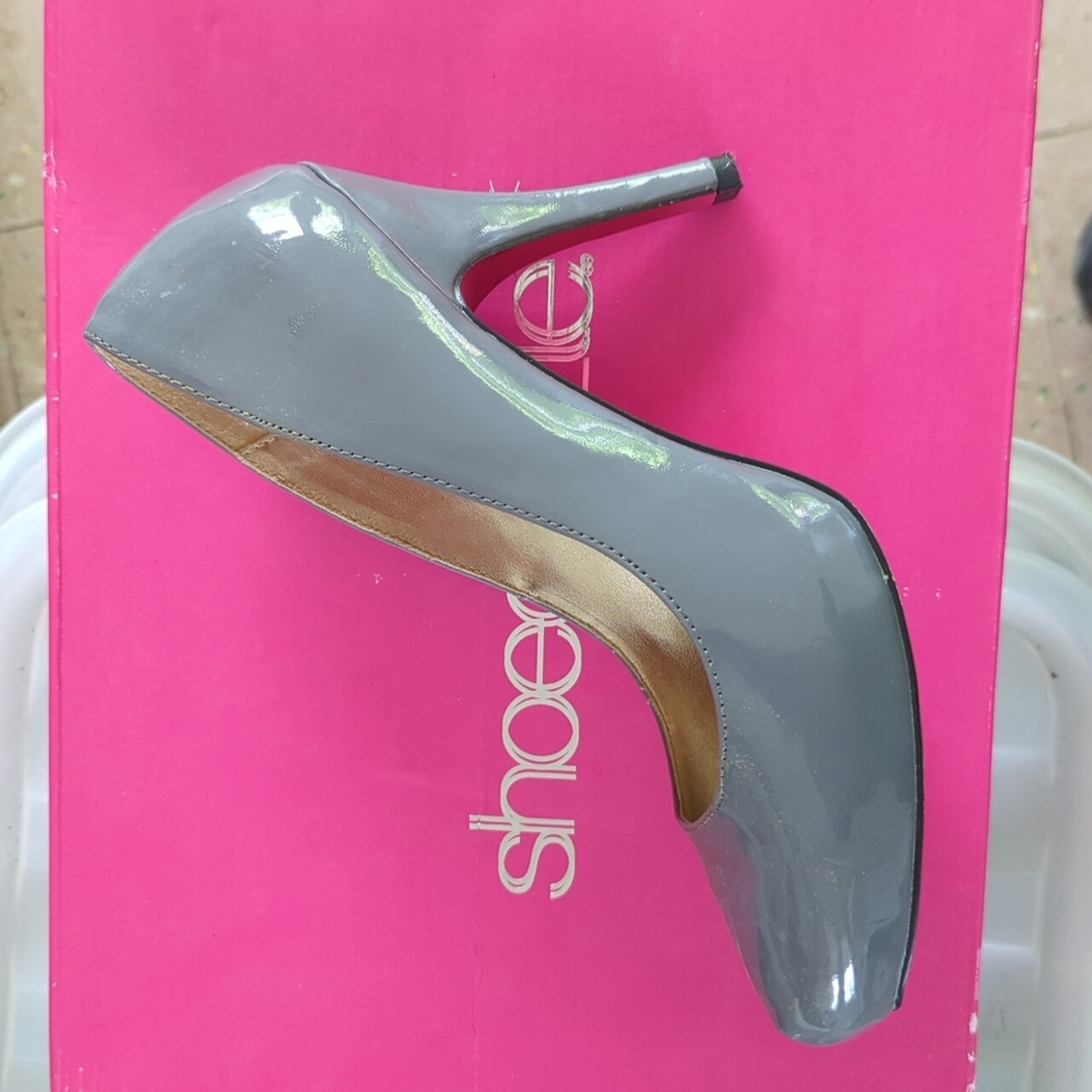 Shoedazzle Carrington Grey Heels